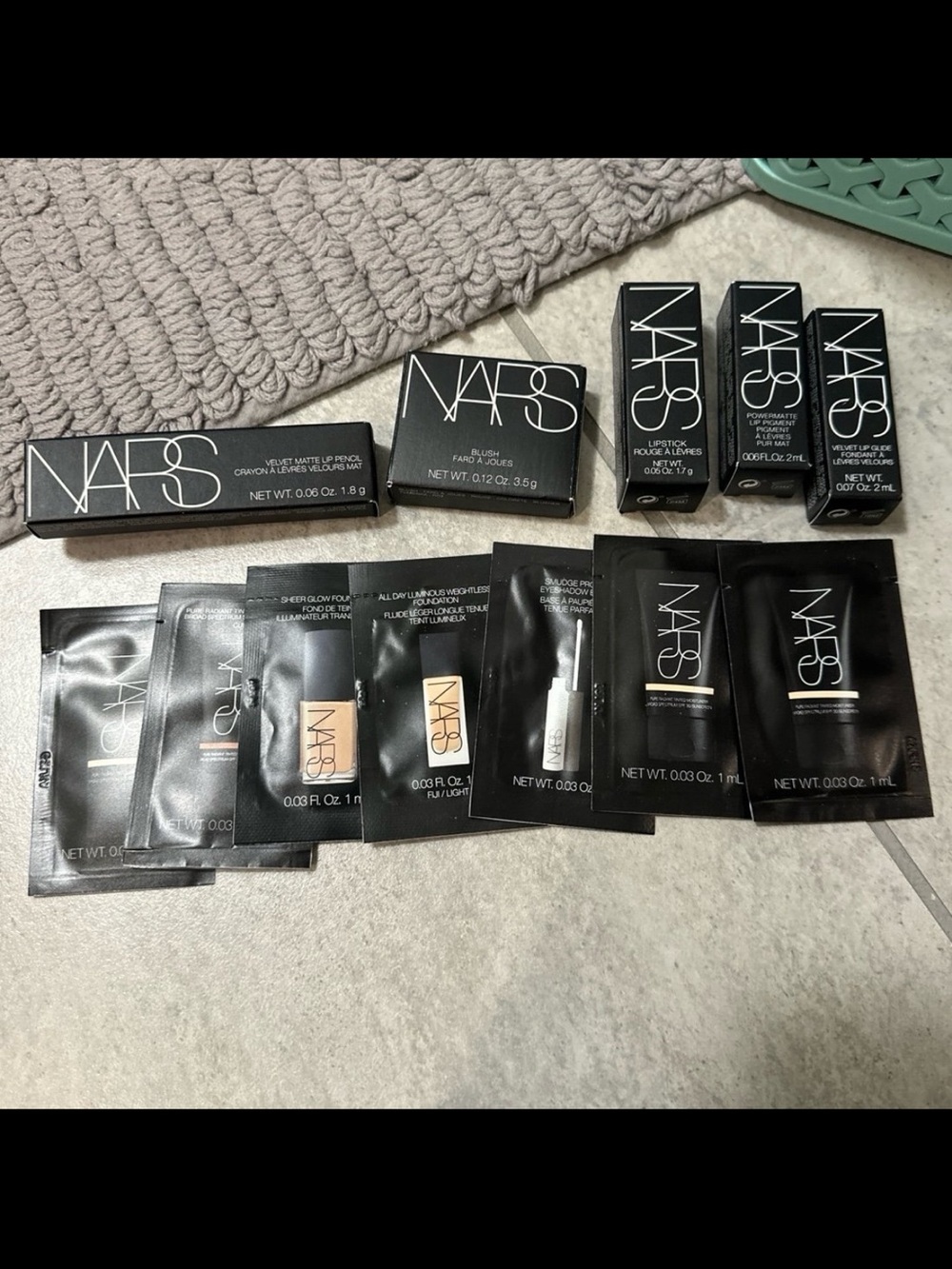 Brand new NARS mini and sample bundle